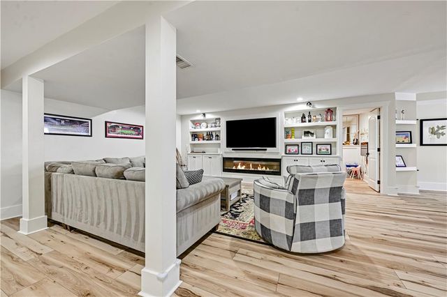 12321 Fairway Road, Leawood, KS 66209