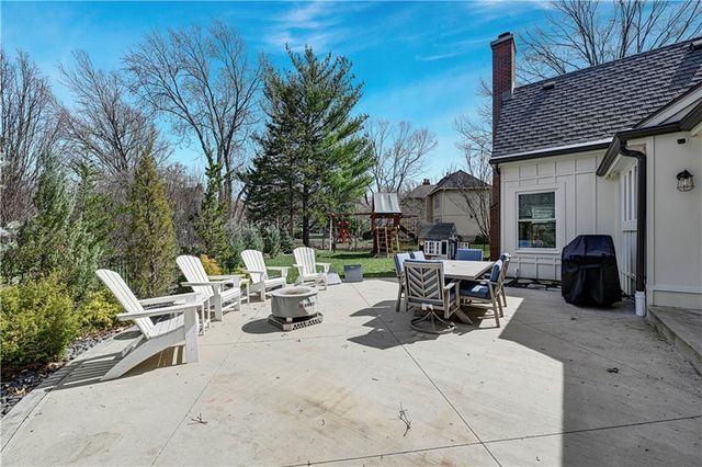 12321 Fairway Road, Leawood, KS 66209