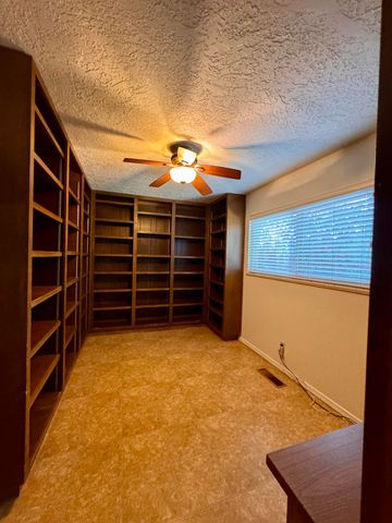 7704 Spring Avenue NE, Albuquerque, NM 87110