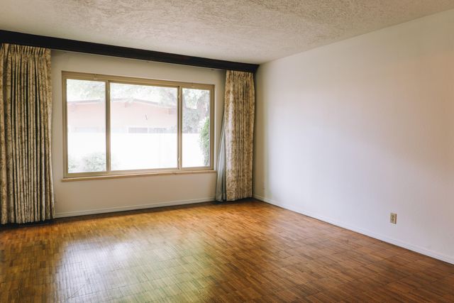 7704 Spring Avenue NE, Albuquerque, NM 87110