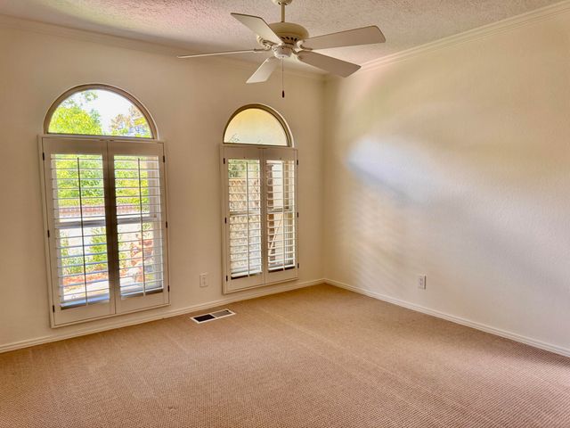 7704 Spring Avenue NE, Albuquerque, NM 87110
