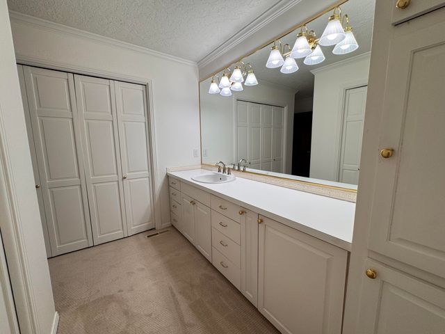 7704 Spring Avenue NE, Albuquerque, NM 87110