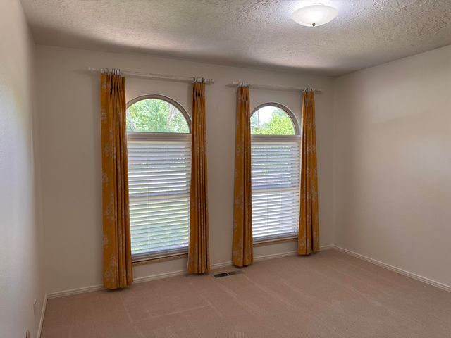 7704 Spring Avenue NE, Albuquerque, NM 87110