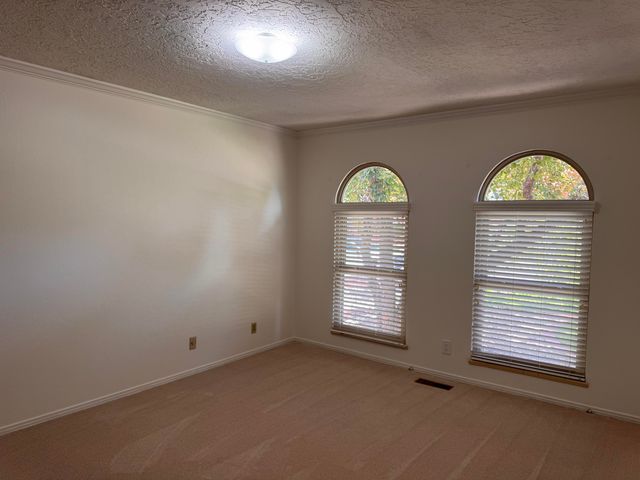 7704 Spring Avenue NE, Albuquerque, NM 87110