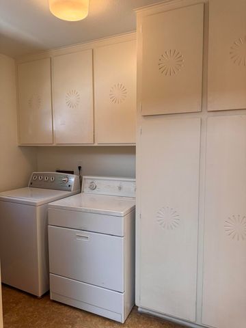 7704 Spring Avenue NE, Albuquerque, NM 87110