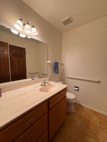 7704 Spring Avenue NE, Albuquerque, NM 87110