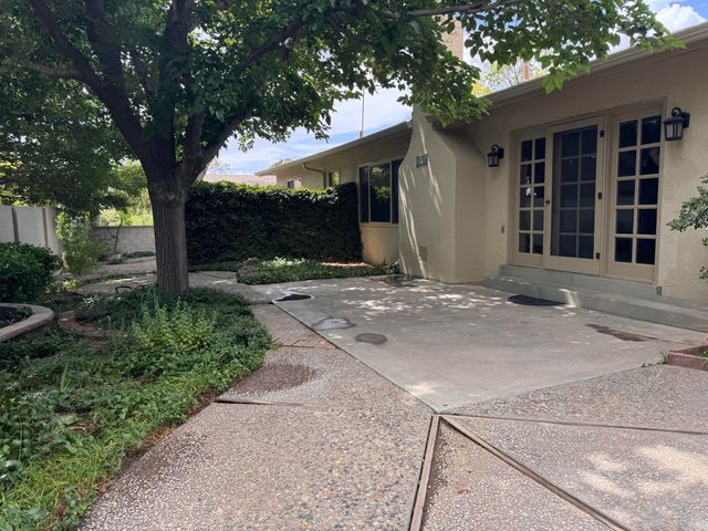 7704 Spring Avenue NE, Albuquerque, NM 87110