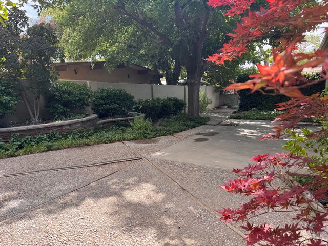 7704 Spring Avenue NE, Albuquerque, NM 87110