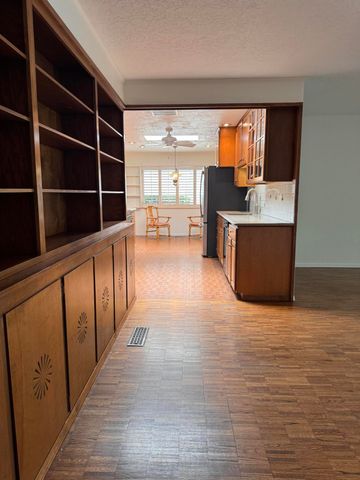 7704 Spring Avenue NE, Albuquerque, NM 87110
