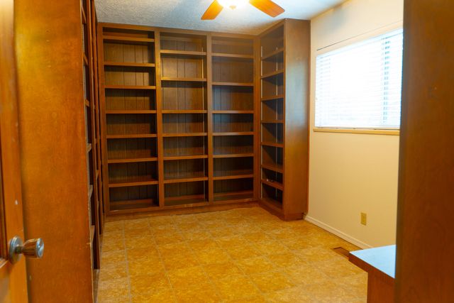 7704 Spring Avenue NE, Albuquerque, NM 87110