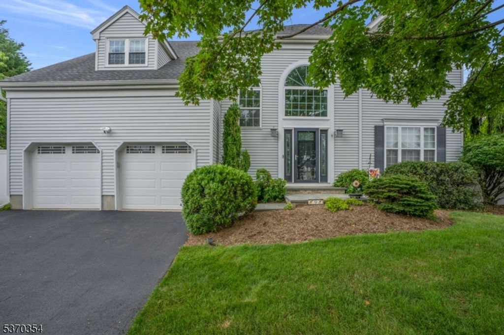 9 Robin Ct, Raritan Boro, NJ 08869