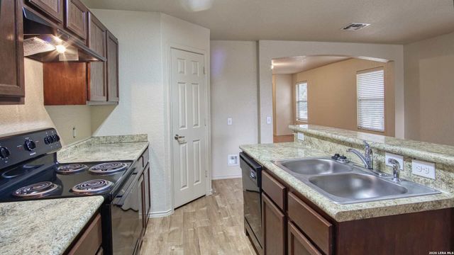 10402 Goose Way, San Antonio, TX 78224