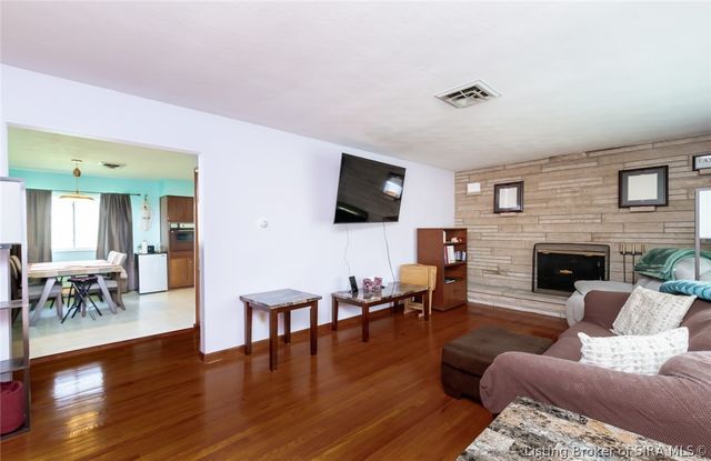 9007 County Road 403, Charlestown, IN 47111