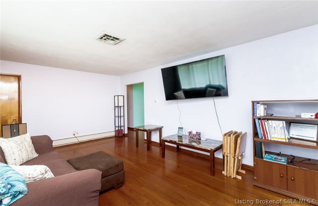 9007 County Road 403, Charlestown, IN 47111