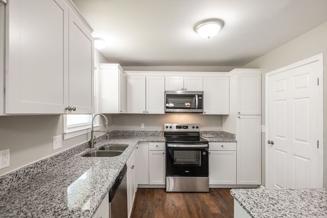 196 Evergreen Cir, Hendersonville, TN 37075
