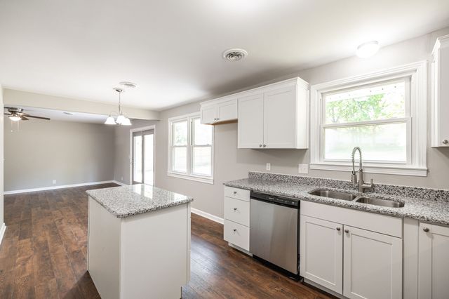 196 Evergreen Cir, Hendersonville, TN 37075