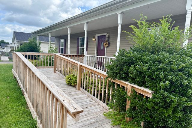 1226 Derek Dr, Franklin, KY 42134