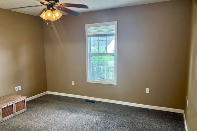 1226 Derek Dr, Franklin, KY 42134