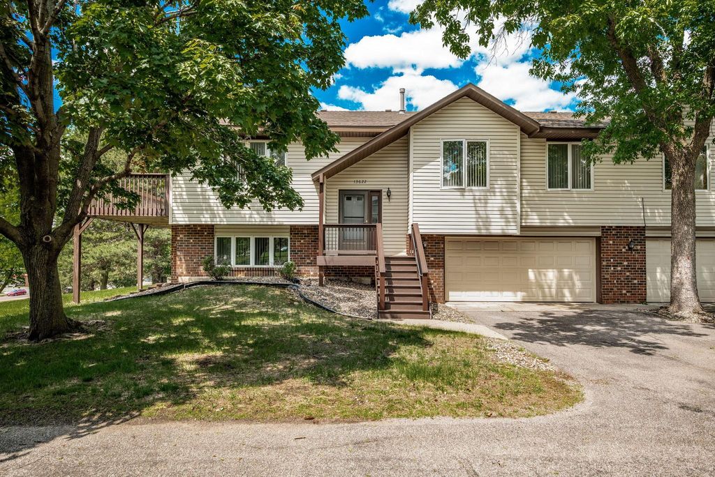 13622 Knox Drive, Burnsville, MN 55337