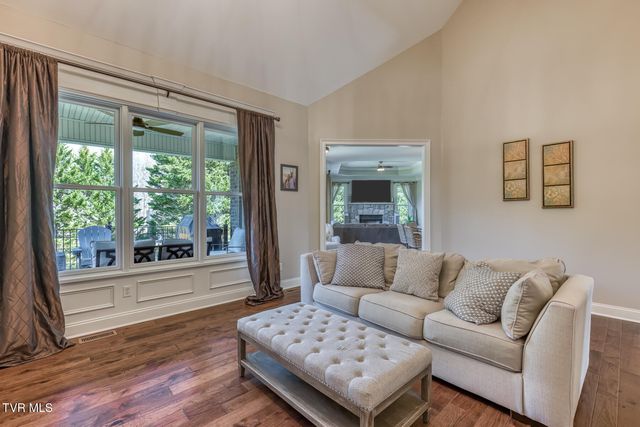 2129 Highland Falls Court, Johnson City, TN 37615