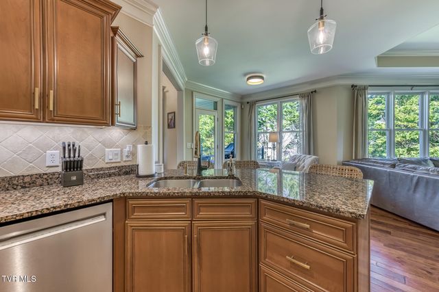 2129 Highland Falls Court, Johnson City, TN 37615