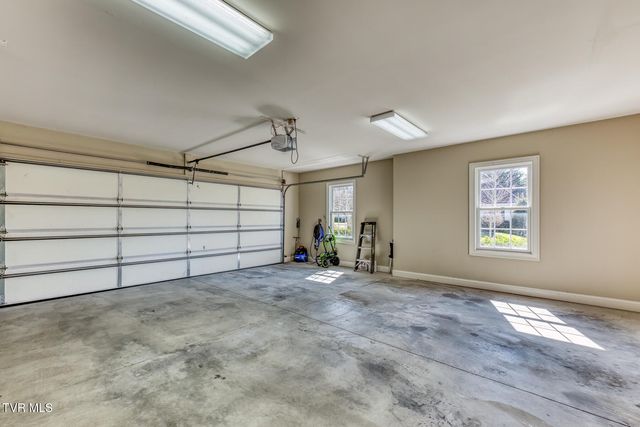 2129 Highland Falls Court, Johnson City, TN 37615