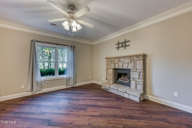 2129 Highland Falls Court, Johnson City, TN 37615