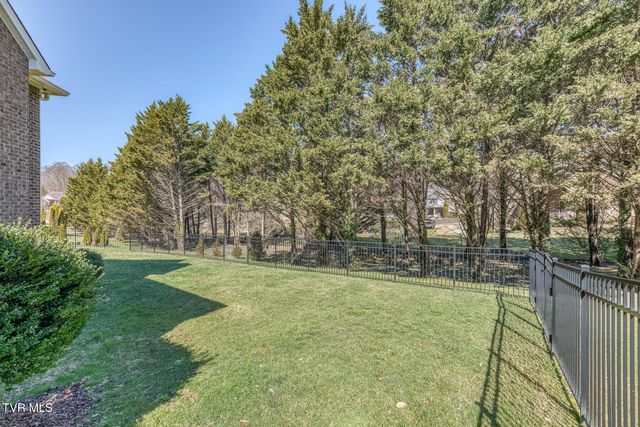 2129 Highland Falls Court, Johnson City, TN 37615