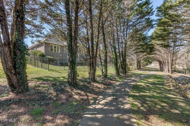 2129 Highland Falls Court, Johnson City, TN 37615