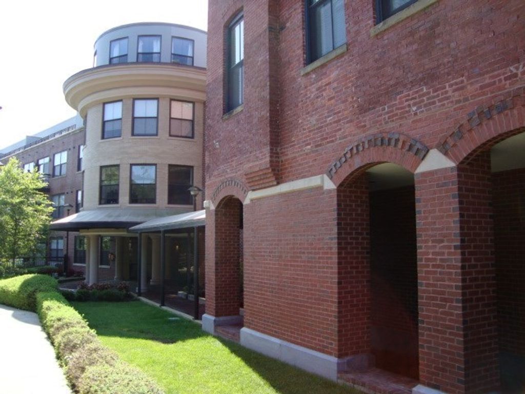 110 Cypress St 301, Brookline, MA 02445