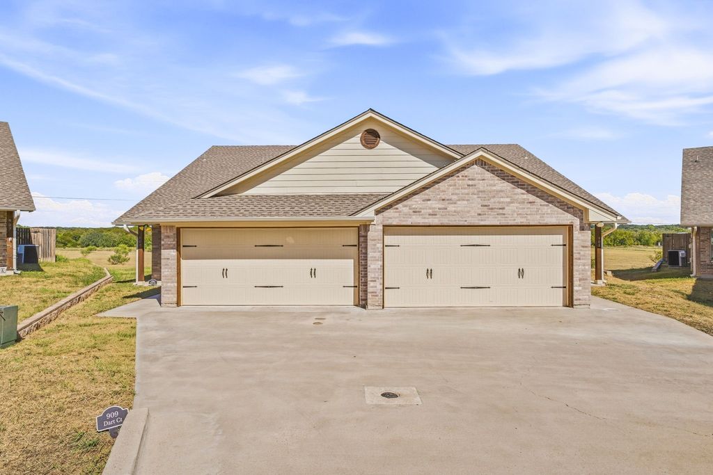 908 Dart Court, Granbury, TX 76049 — exterior