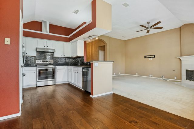 1604 Park Chase Avenue, Arlington, TX 76011