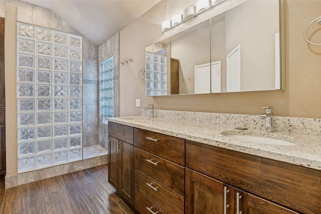 1604 Park Chase Avenue, Arlington, TX 76011