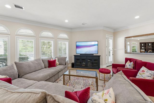 63 NW Chancery Place NW, The Woodlands, TX 77381