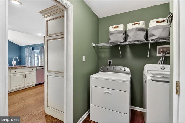 2 PARKSIDE DR, Elverson, PA 19520
