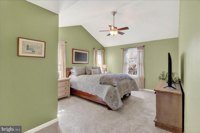2 PARKSIDE DR, Elverson, PA 19520