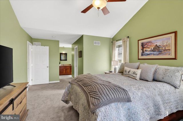 2 PARKSIDE DR, Elverson, PA 19520