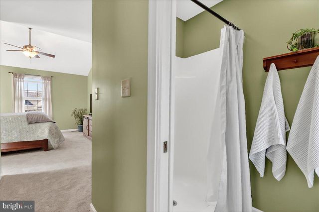 2 PARKSIDE DR, Elverson, PA 19520