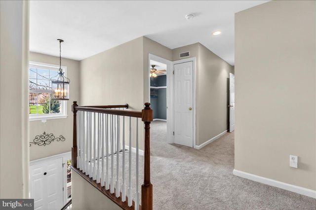 2 PARKSIDE DR, Elverson, PA 19520