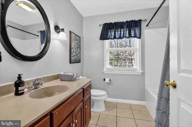 2 PARKSIDE DR, Elverson, PA 19520