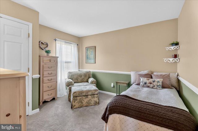 2 PARKSIDE DR, Elverson, PA 19520