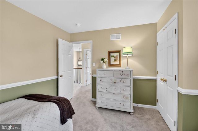 2 PARKSIDE DR, Elverson, PA 19520