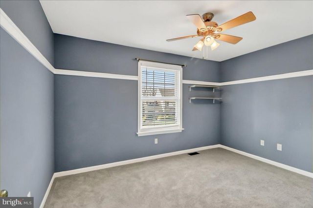 2 PARKSIDE DR, Elverson, PA 19520