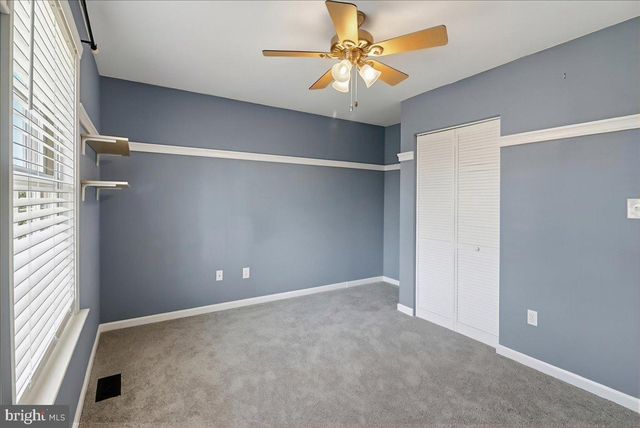 2 PARKSIDE DR, Elverson, PA 19520