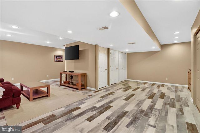 2 PARKSIDE DR, Elverson, PA 19520