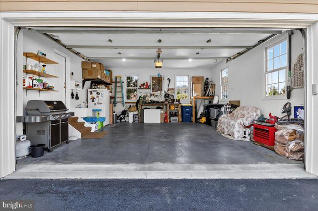 2 PARKSIDE DR, Elverson, PA 19520