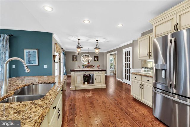 2 PARKSIDE DR, Elverson, PA 19520