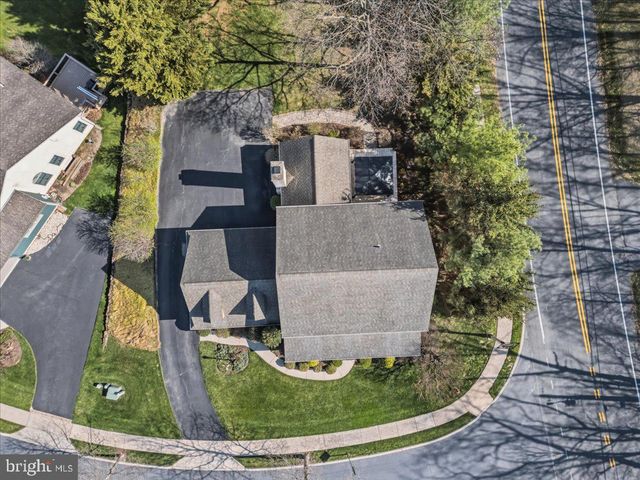 2 PARKSIDE DR, Elverson, PA 19520