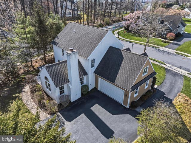 2 PARKSIDE DR, Elverson, PA 19520