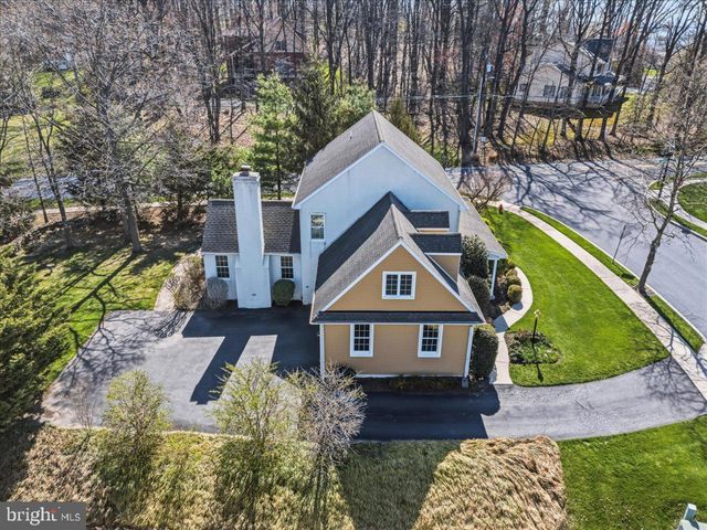 2 PARKSIDE DR, Elverson, PA 19520